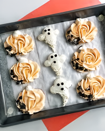 Halloween Meringue Cookies : Light, Crunchy & Spooky Treats