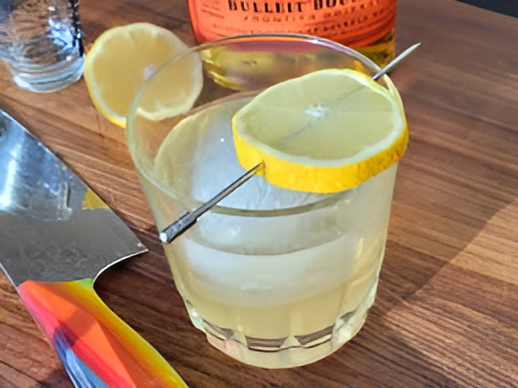 Peach Whiskey Sour : A Fruity Twist on a Classic Cocktail