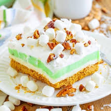 Pistachio Layered Dessert : A Creamy and Crunchy Delight