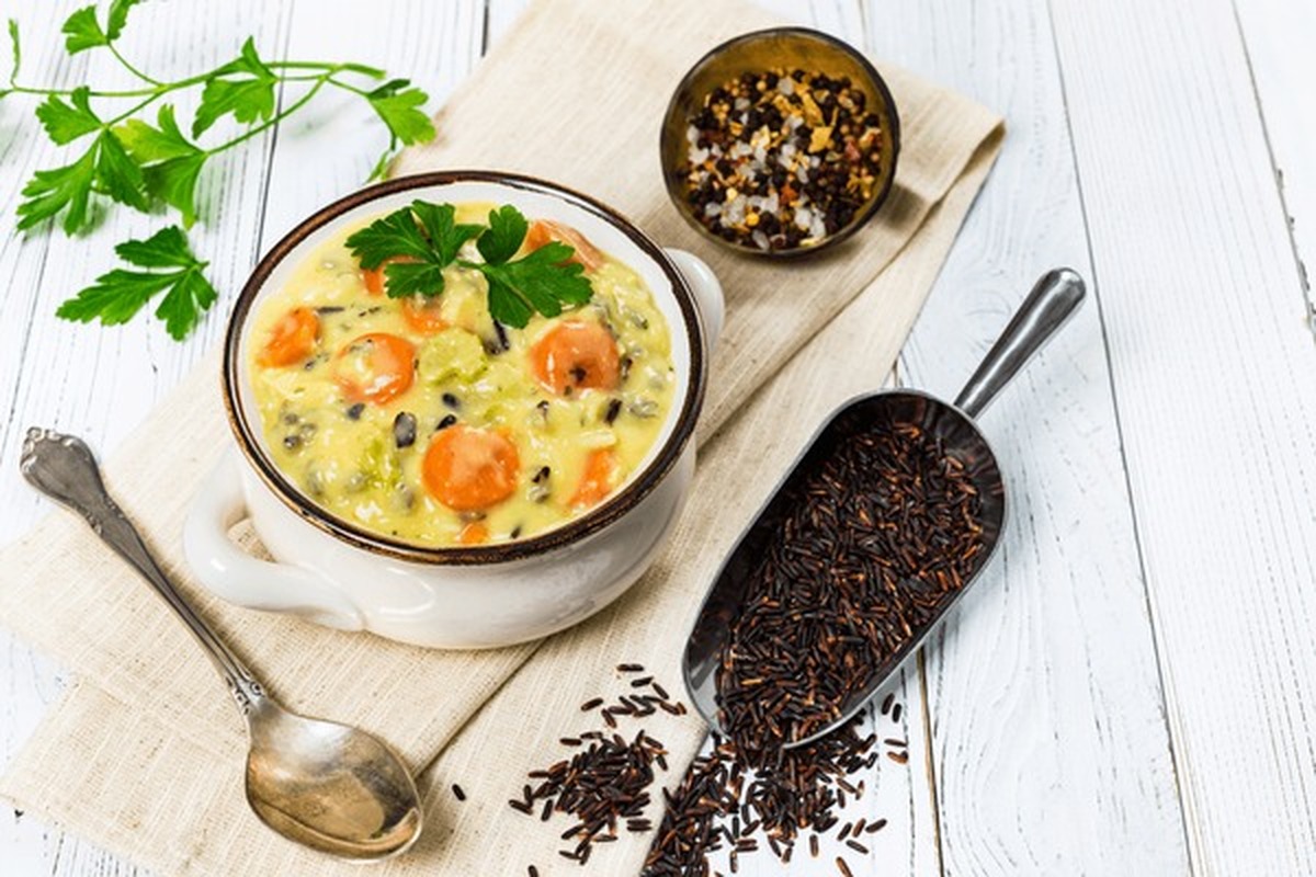 Creamy Chicken and Wild Rice Soup – Rich, Hearty, and Comforting