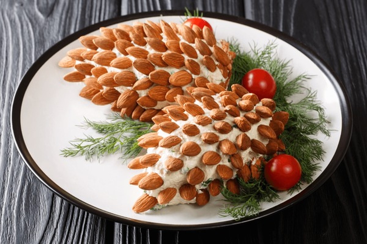 Pine Cone Cheese Ball