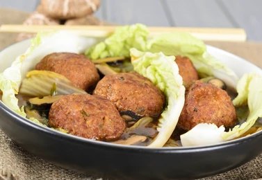 Chinese Lion’s Head Soup Traditional Pork Meatball Soup