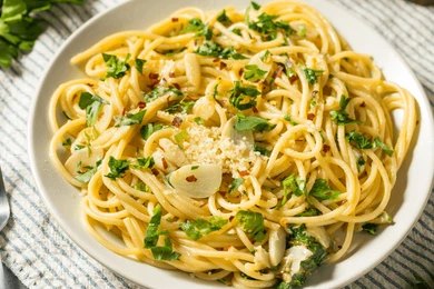 Spaghetti Aglio e Olio – Classic Italian Garlic and Olive