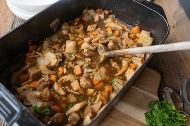 Hearty Hamburger Stew with Cabbage – A Cozy One-Pot Comfort