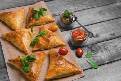 Crispy Golden Sambusa – Traditional Spiced Pastry Pockets