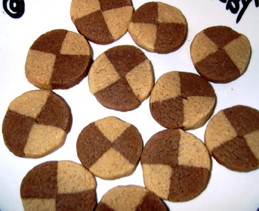 Domino Cookies – Elegant Black & White Sandwich Treats