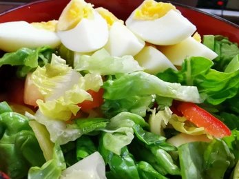 My Favorite No-Mayo Egg Salad – Light, Creamy
