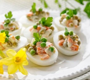 Polish Egg Salad – A Creamy, Tangy & Traditional Eastern