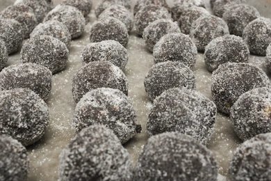 Steph’s Bourbon Balls – No-Bake Kentucky Treats with Rich
