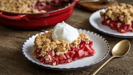 Homemade Strawberry Crumble – A Buttery, Golden-Topped