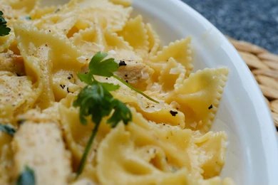 Easy One-Pan Ramen Chicken Alfredo Creamy, Cheesy