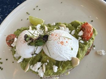 Avocado Sauce Eggs Benedict – A Fresh and Luxurious Brunch