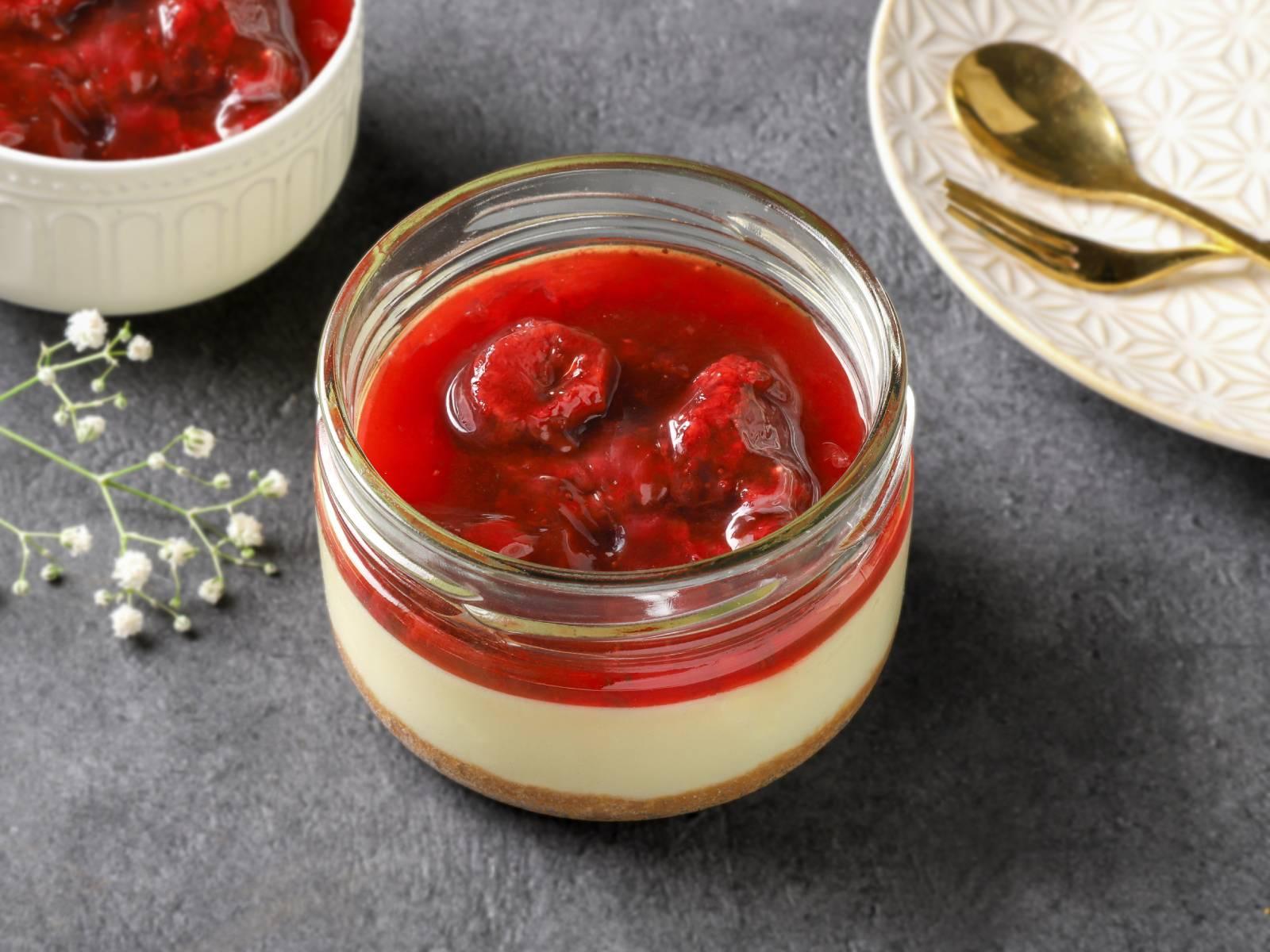 Strawberry Cheesecake in a Jar – The Ultimate No-Bake