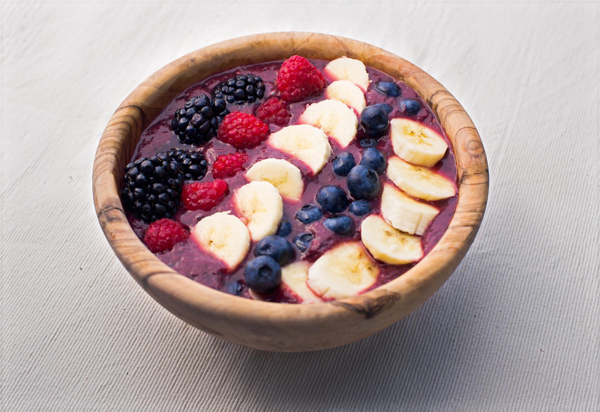 Easy Acai Smoothie Bowl with Fresh Berries, Banana