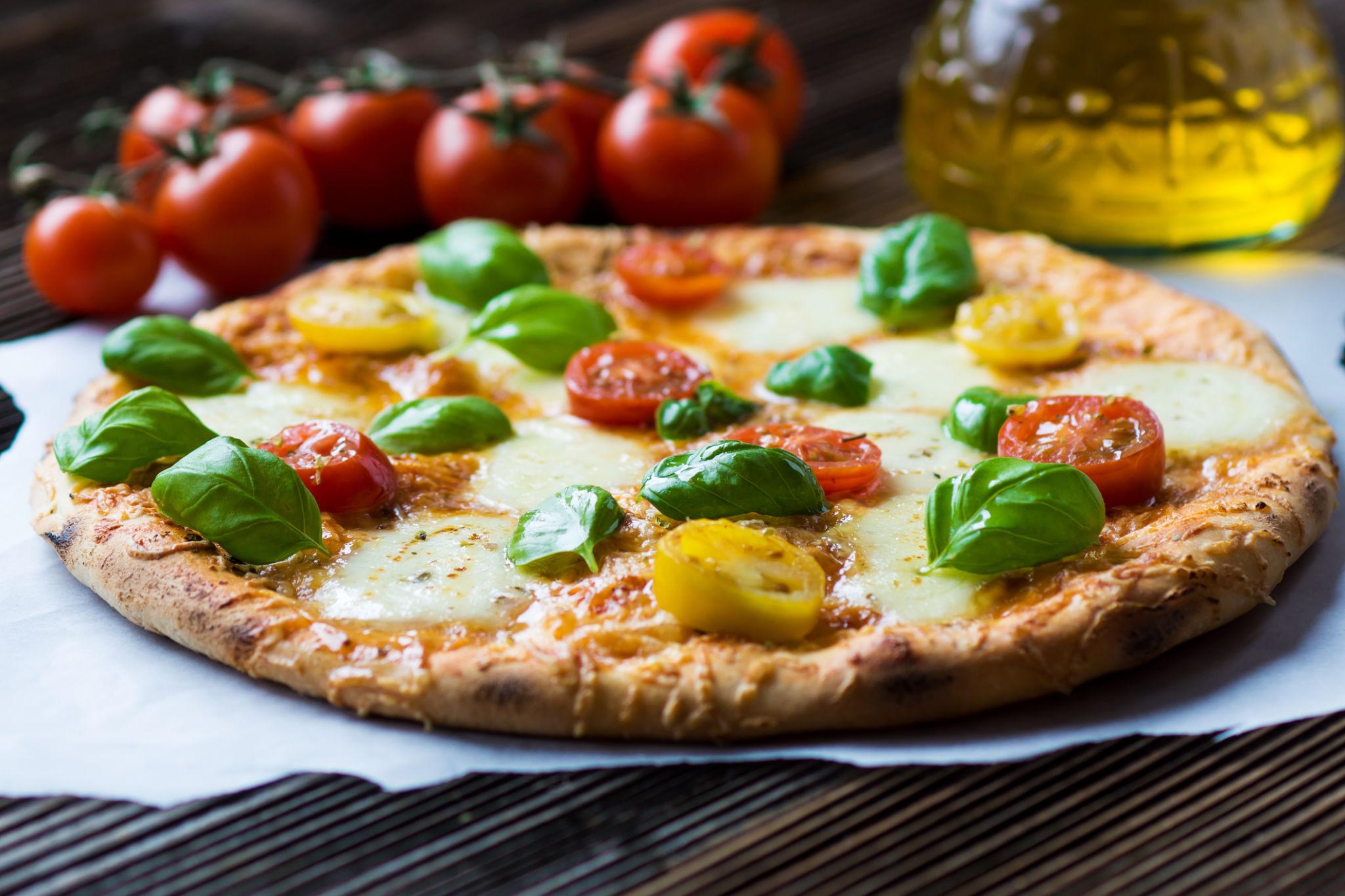 Crispy Grilled Pizza Margherita – Authentic Italian Flavour