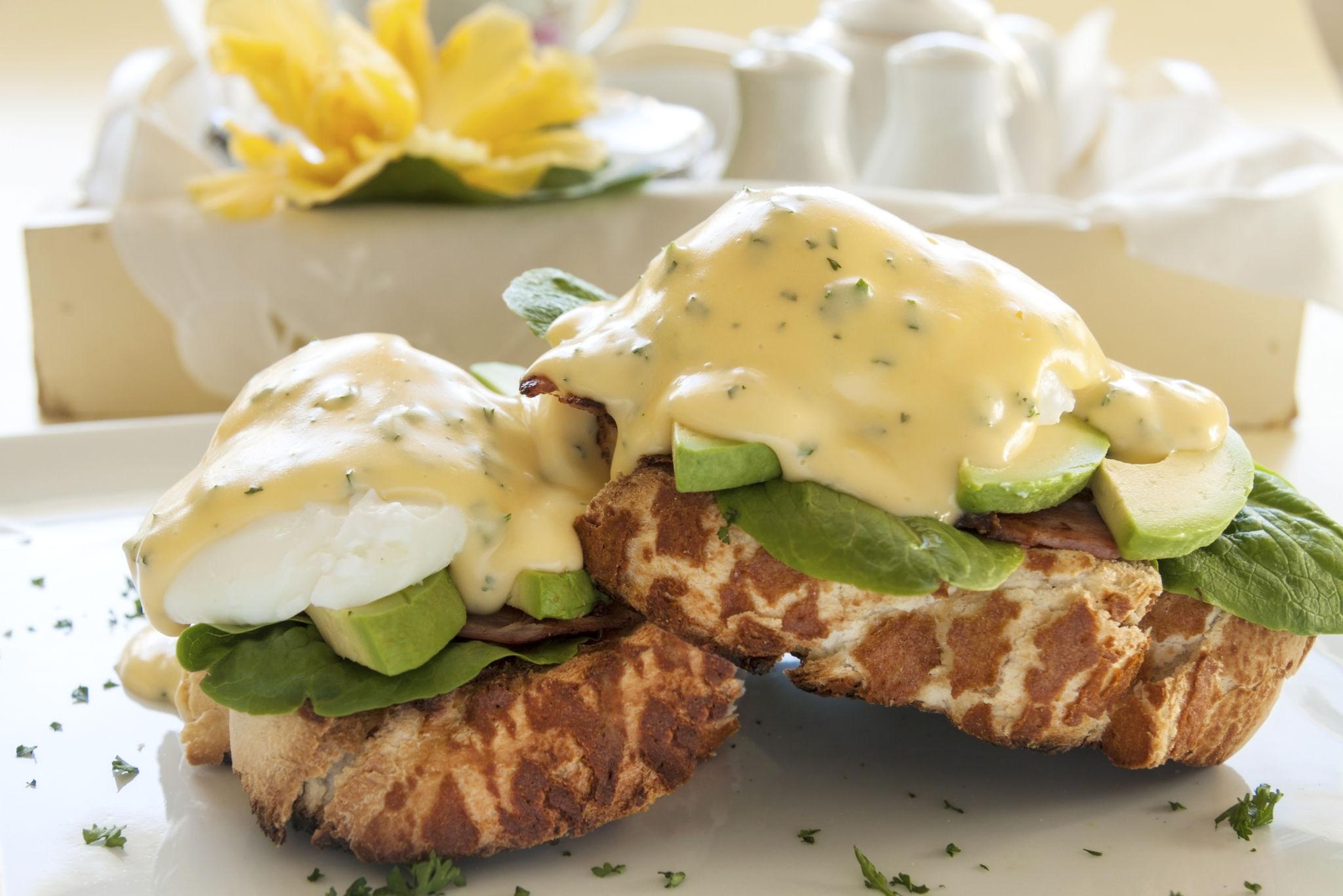 Honeymoon Eggs Benedict: A Luxurious Romantic Breakfast