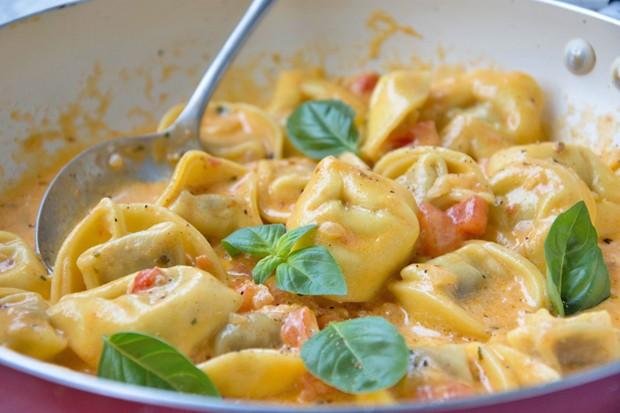 Spinach Tomato Tortellini: A Creamy, Flavor-Packed Italian-Inspired