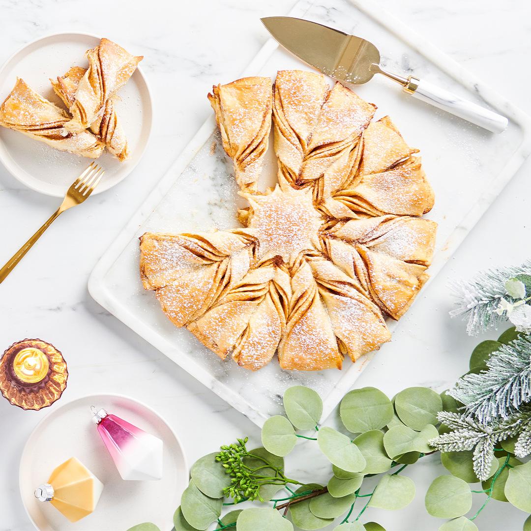 Buttery Snowflakes – Soft, Fluffy Pull-Apart Bread Shaped