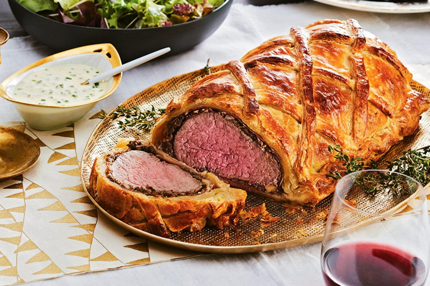 Peek-A-Boo Beef Wellington – An Elegant Puff Pastry-Wrapped
