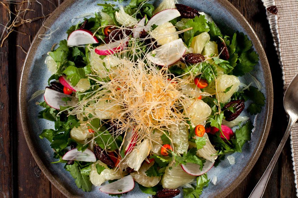 Pomelo Salad with Rice Vermicelli: A Refreshing Southeast