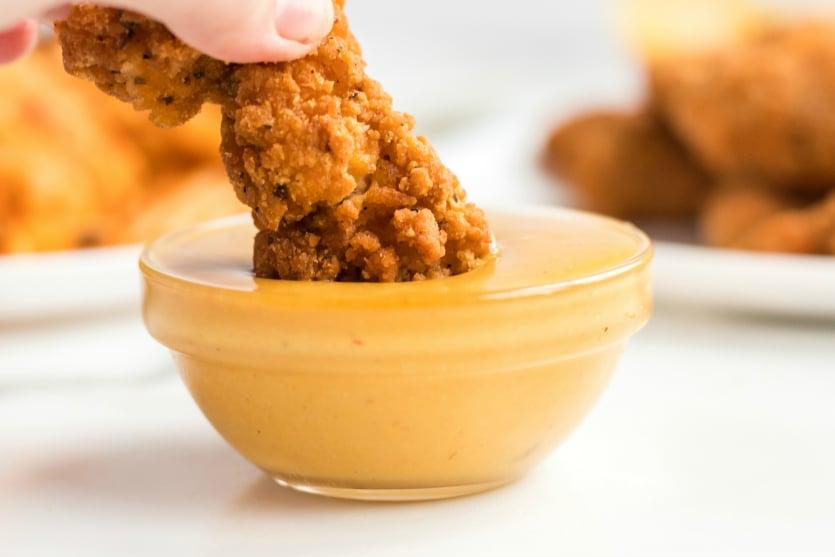Zaxby’s Chicken Fingers Dipping Sauce – Creamy, Tangy