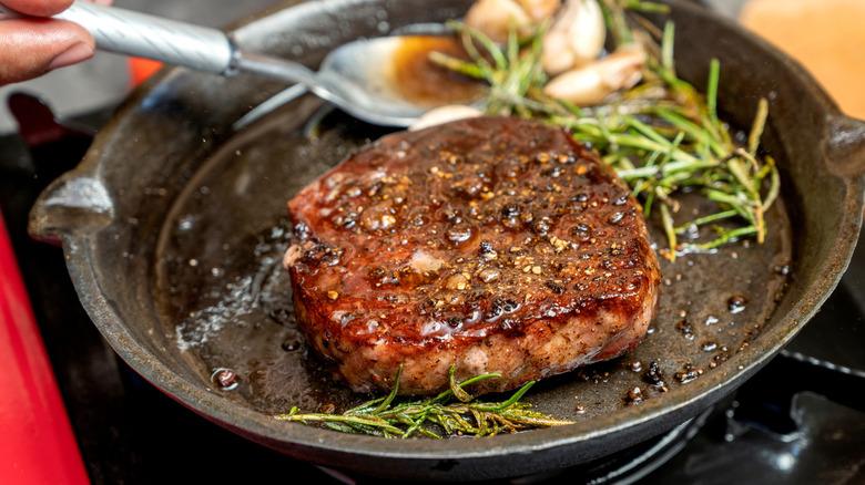 Cast Iron Pan-Seared Steak: The Ultimate Guide to Achieving