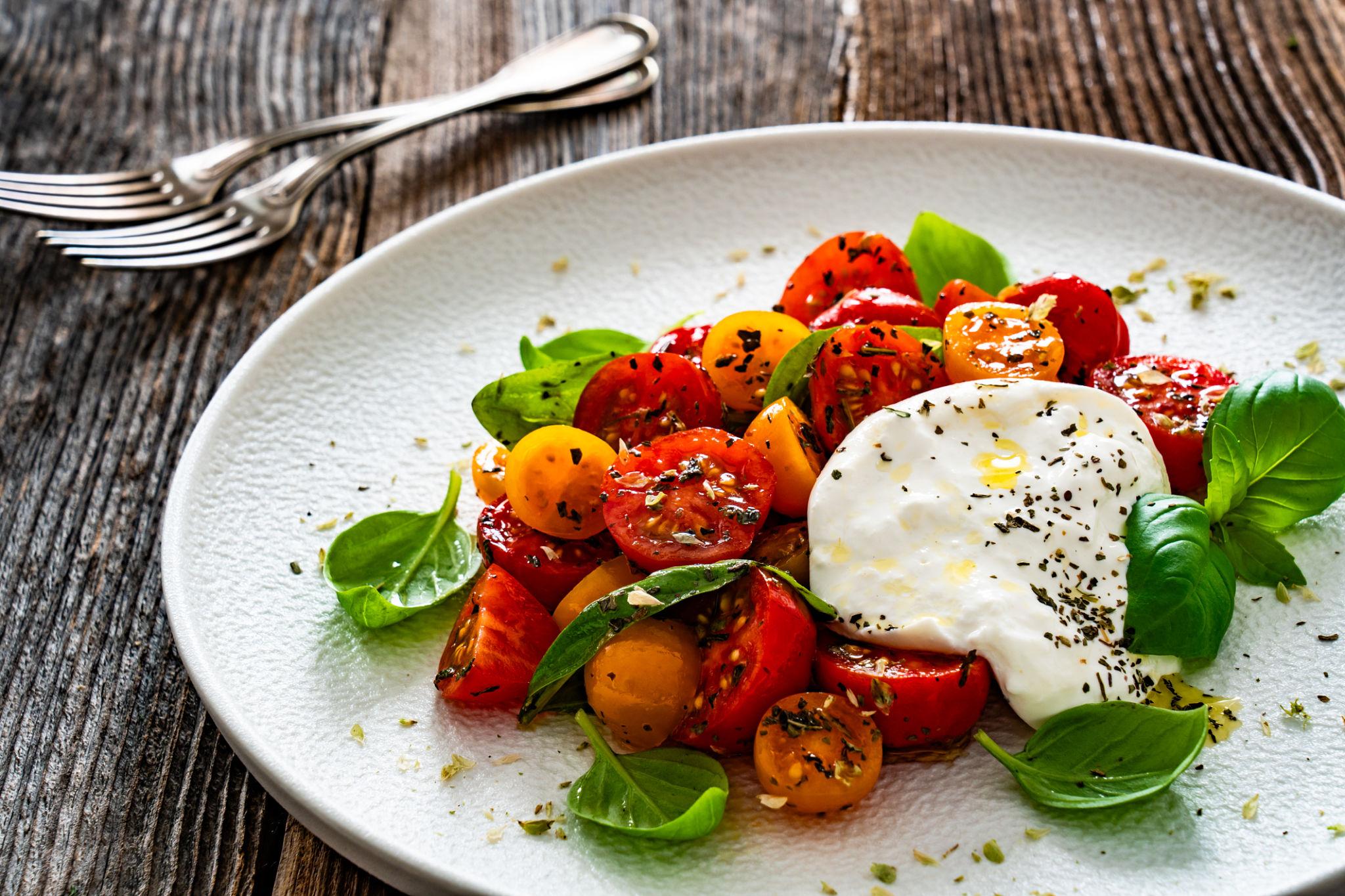 Stacked Tomato and Burrata Salad: An Elegant Layered Salad