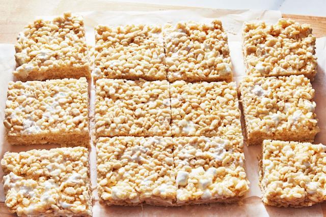 The Best Salted Brown Butter Rice Krispie Treats – Extra Gooey, Chewy No-Bake Dessert Bars