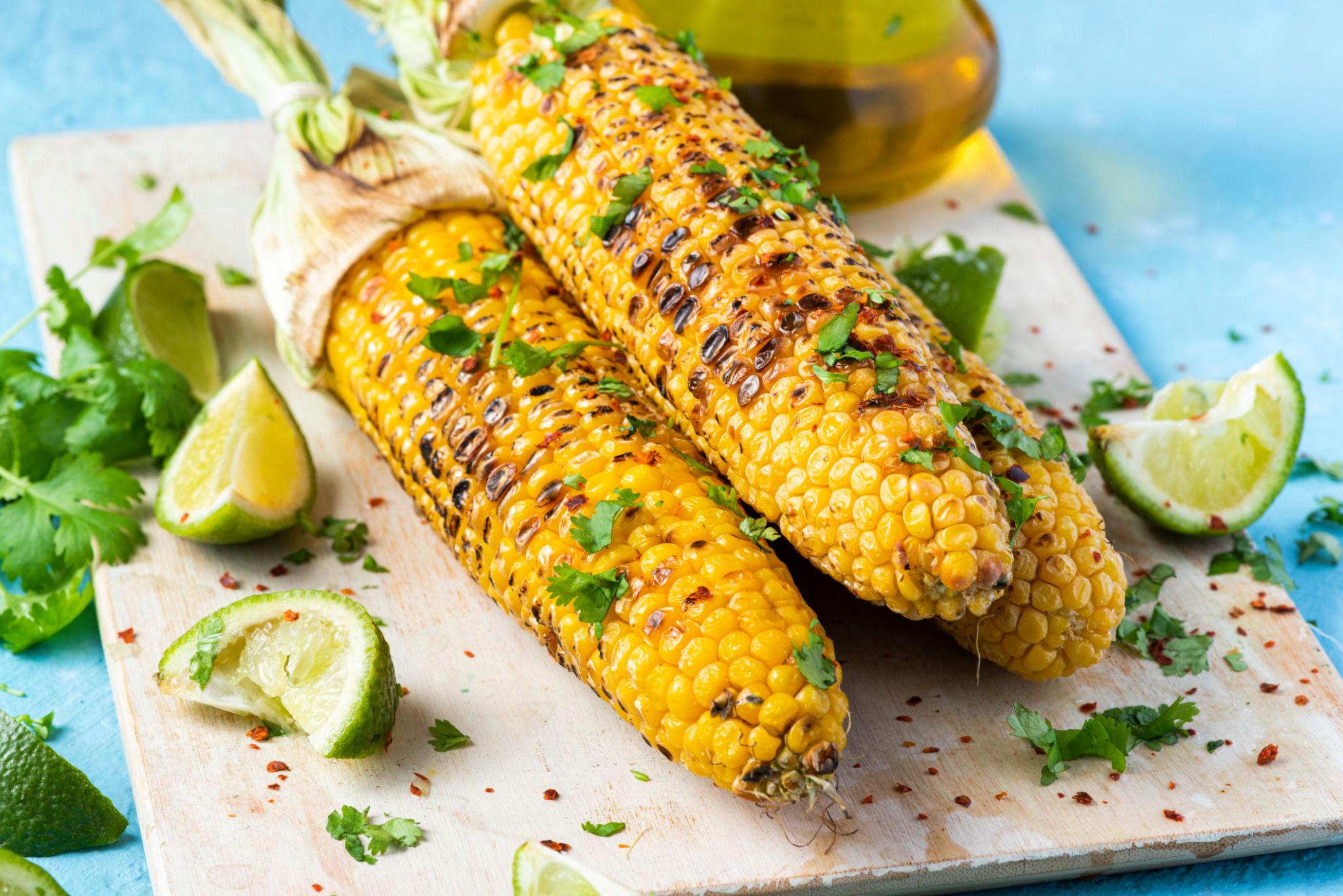 Grilled Corn on the Cob with Garlic Butter, Parmesan & Fresh Herbs: The Ultimate Smoky Summer Side Dish