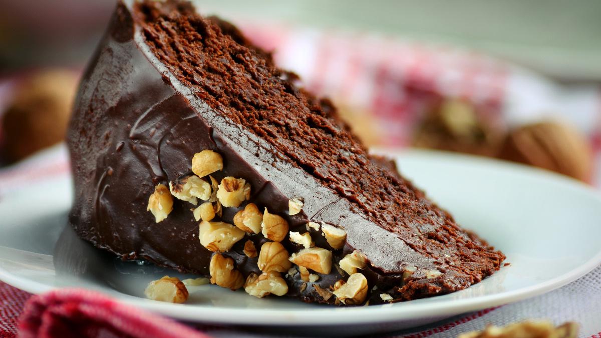 Viennese Chocolate-Nut Cake: A Luxurious Austrian-Style Hazelnut Chocolate Cake with a Tender Crumb and Elegant Finish