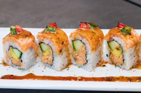Spicy Salmon Maki: Creamy, Fresh and Flavorful Japanese-Inspired Sushi Rolls with Salmon, Spicy Mayo, Avocado and Cucumber