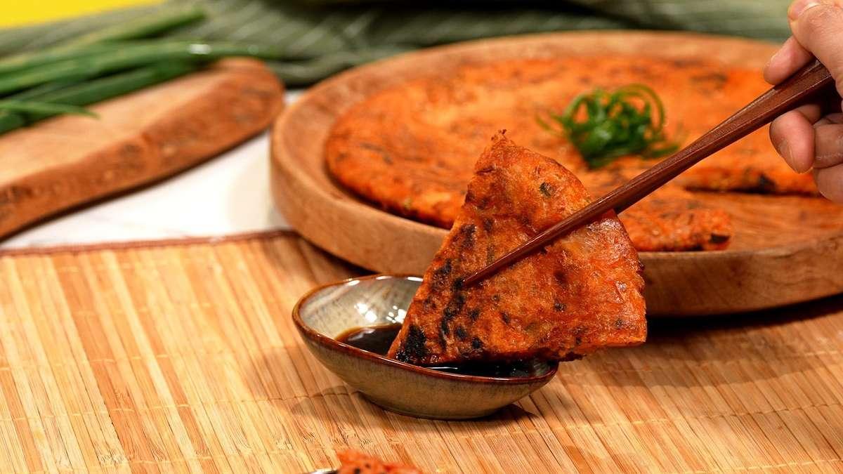 Kimchi Jun (Kimchi Pancake) and Dipping Sauce – A Crispy, Savory, Spicy, and Irresistibly Delicious Korean Pancake