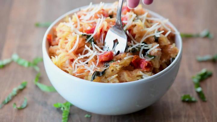 Instant Pot Spaghetti Squash Primavera – Quick and Flavorful Vegetable Noodles with Garlic, Fresh Vegetables, Herbs, and Parmesan